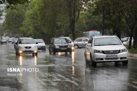 بارش باران در جاده‌های۲۰ استان کشور