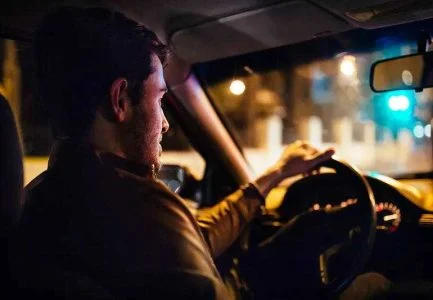 رانندگی در شب با دید ضعیف؟ راه&zwnj;حل&zwnj;های ساده برای ارتقای دید در شب!