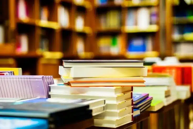 بررسی امکانات و قابلیت های سایت های ارائه دهنده کتاب